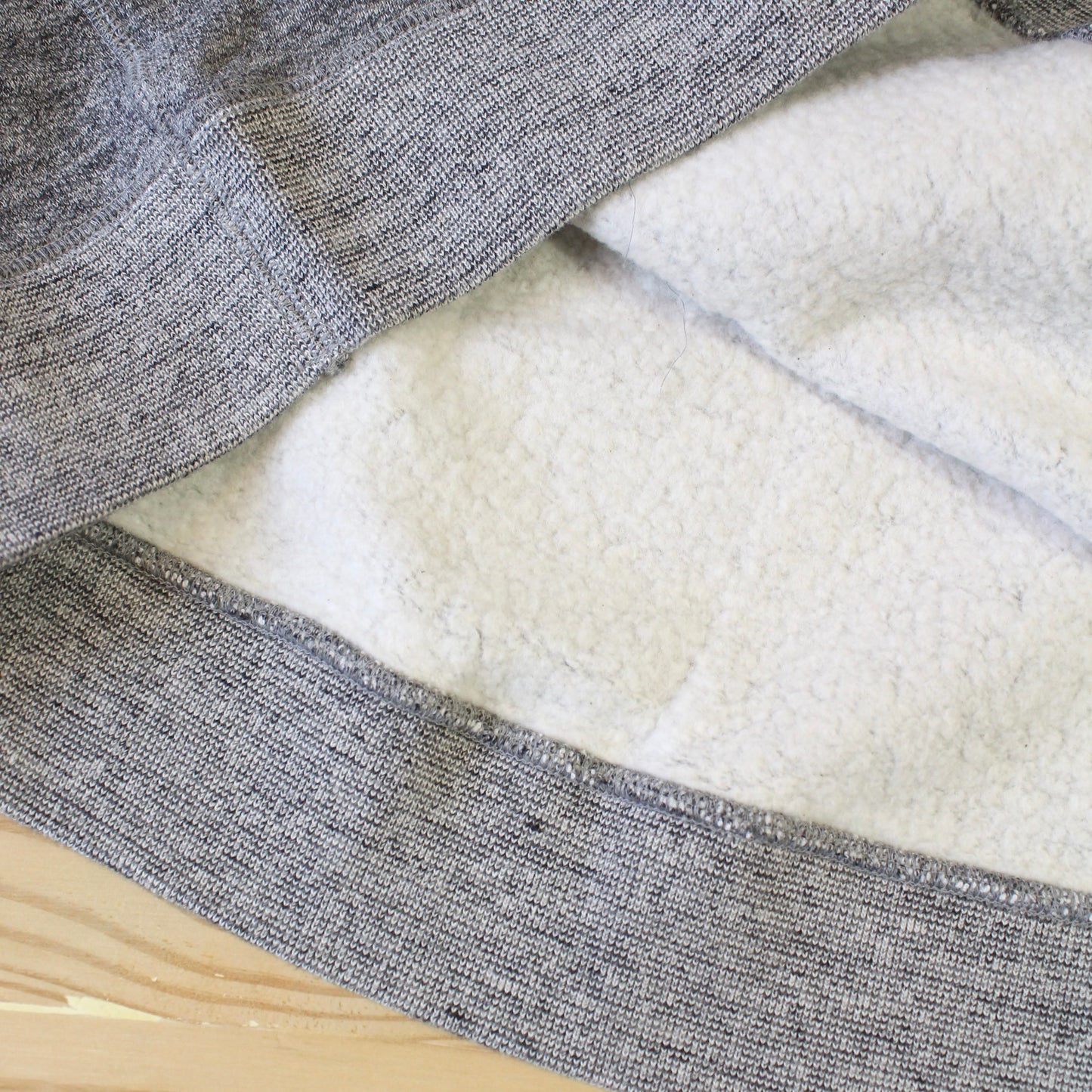 FLISTFIA -
 CREW NECK POCKET SWEAT