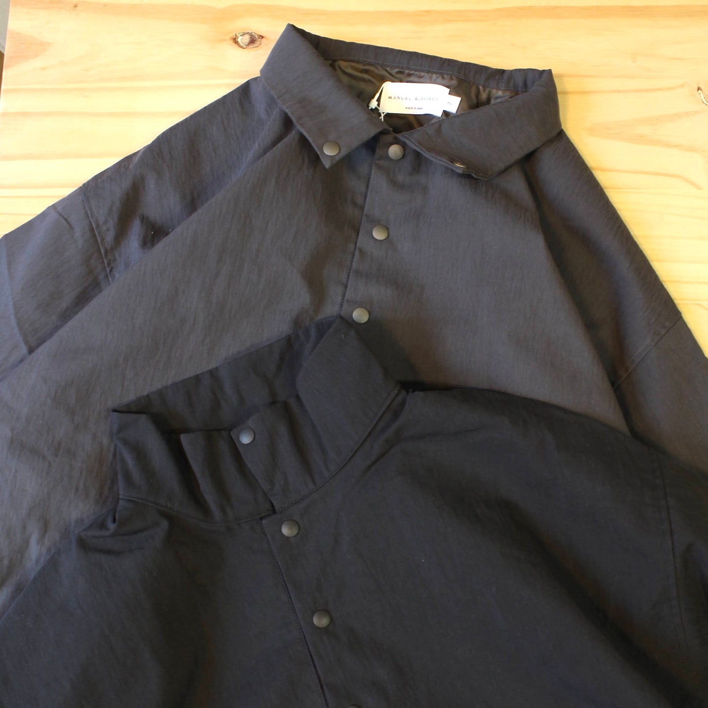 MANUAL ALPHABET - 
PULLOVER SNAP JACKET