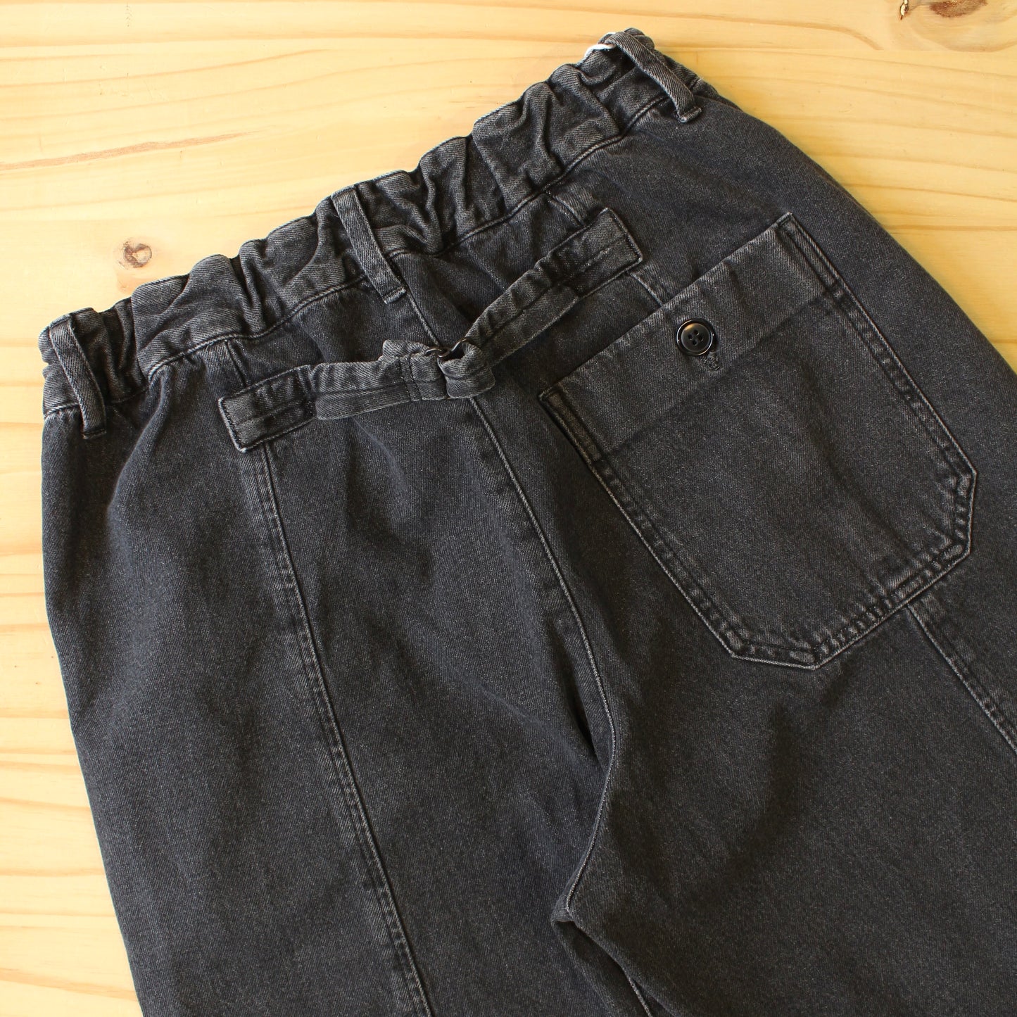 DMG -
 ALMOND VOLUME DENIM PANTS