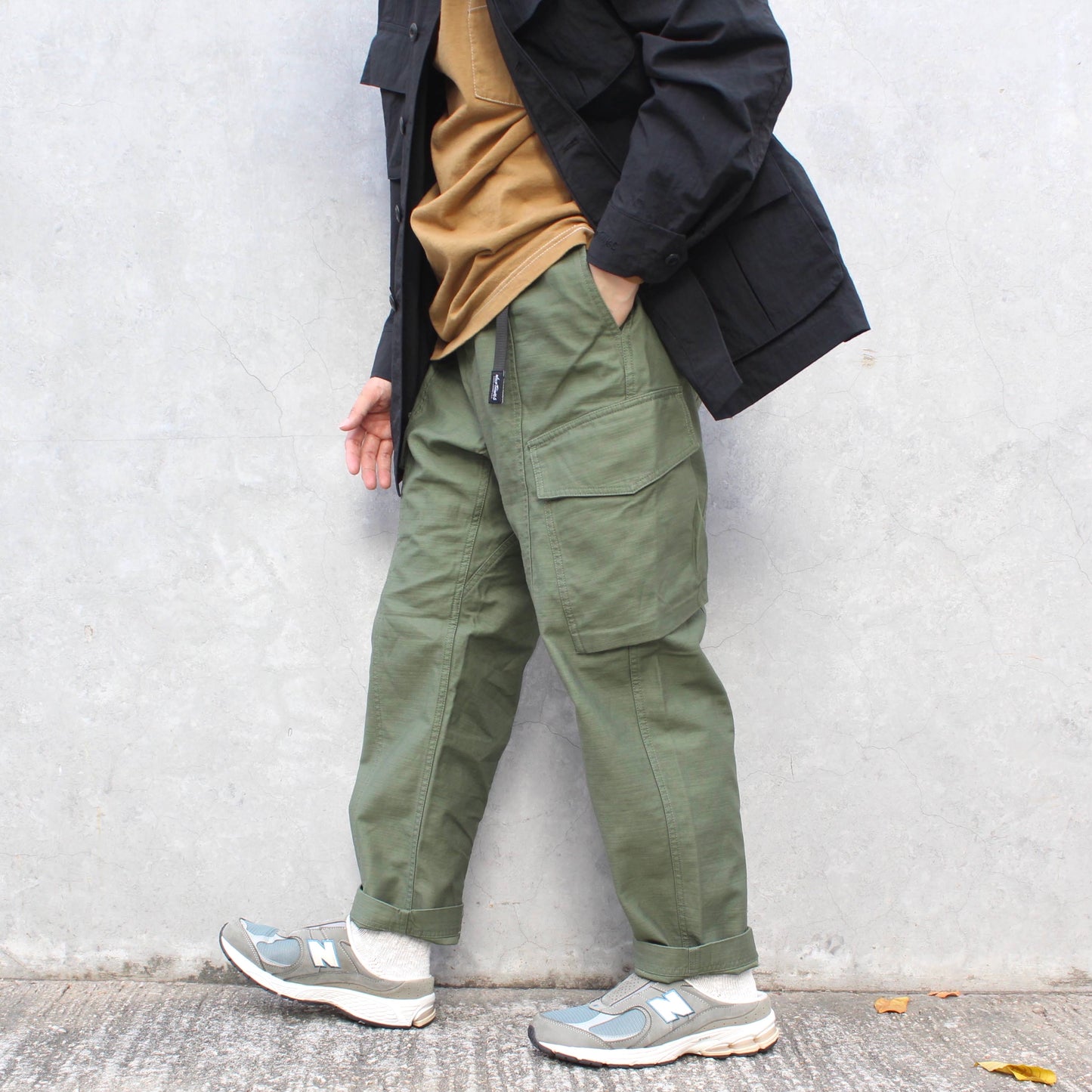 WILD THINGS JAPAN - 
BACK SATIN FIELD CARGO PANTS