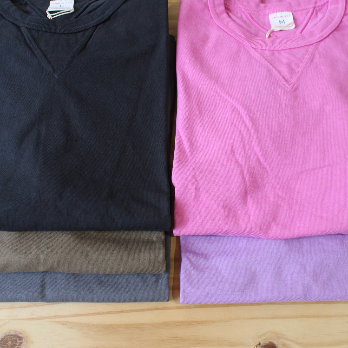 AheHee - Double V Crew Tee