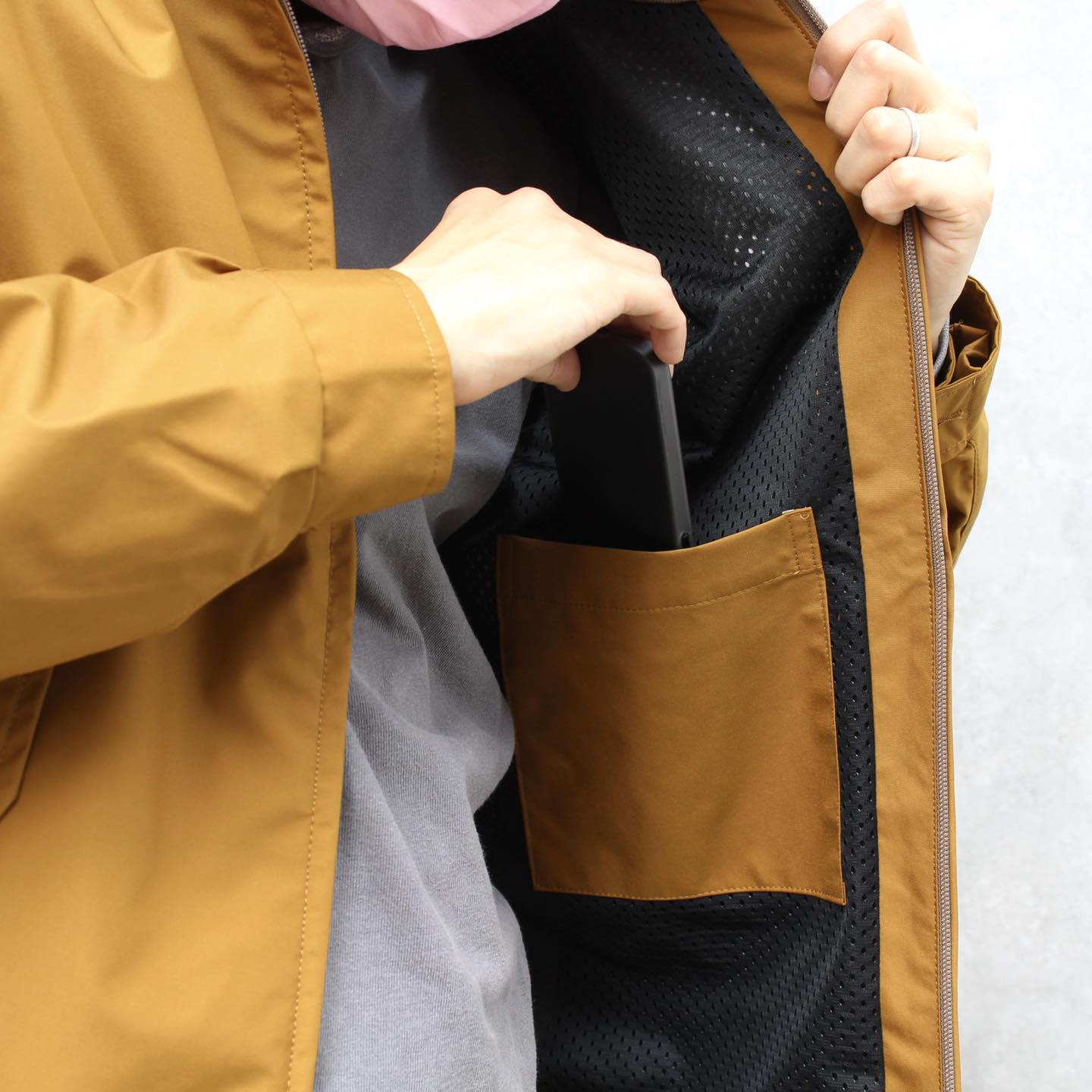 AheHee - Breathatec Nylon Jacket