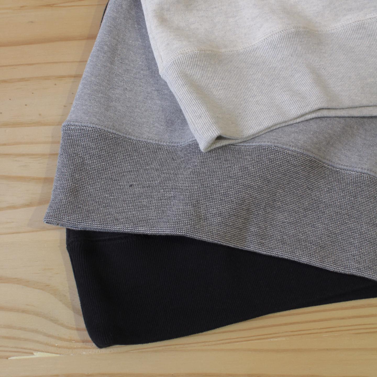 RIDING HIGH -  LOOPWHEEL CREW SWEAT